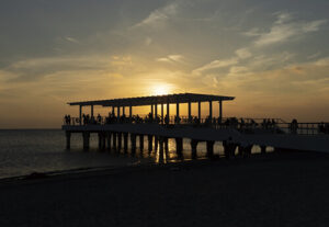 【千葉市】人口の白い砂浜が広がる新たなリゾート地 稲毛サンセットビーチパークを散策人口の白い砂浜が広がる新たなリゾート地