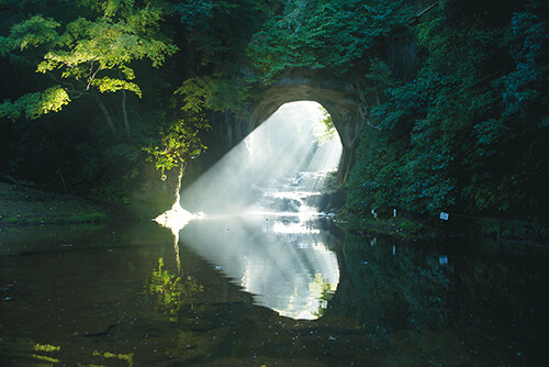 【君津市】3月と9月のお彼岸の早朝にはハートの光が差し込む 濃溝の滝・亀岩の洞窟