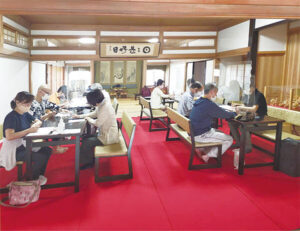 【佐倉市】自分の行動を見つめ直す　宝樹院で写経を体験